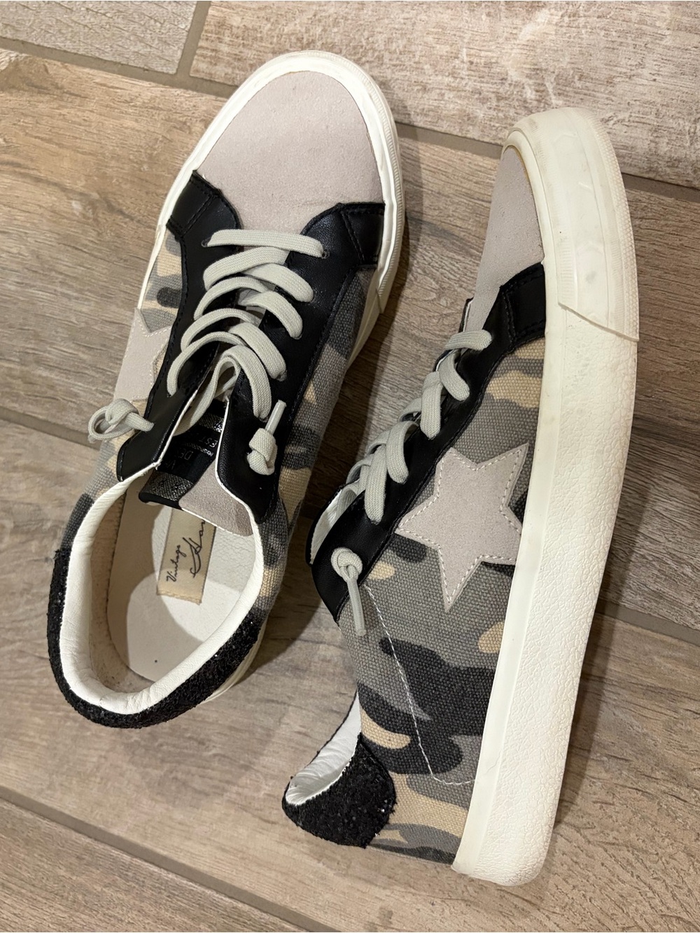 vintage Havana Gail camouflage sneakers size 7